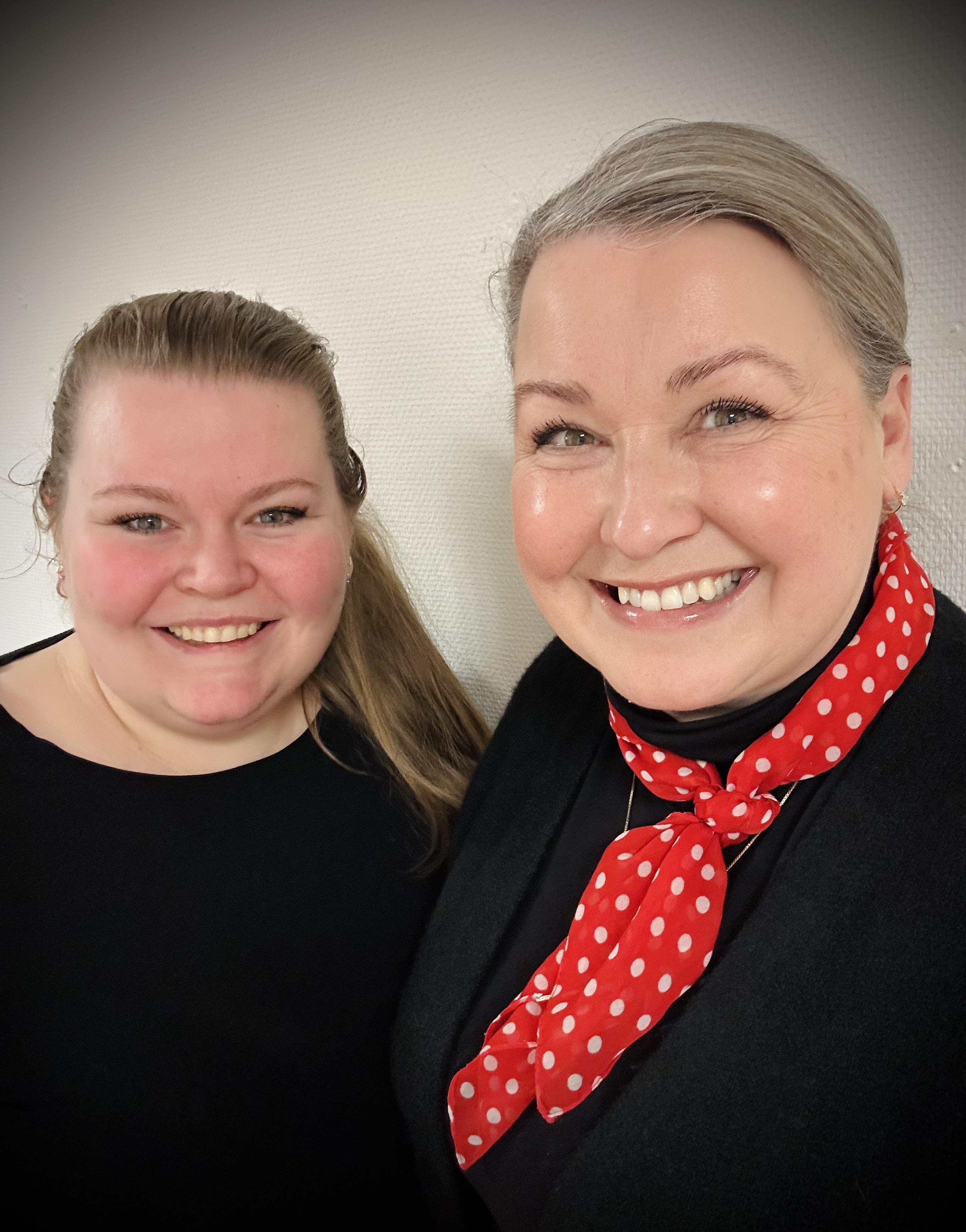 Ronja Risdal (t.v) og Anette Korneliussen