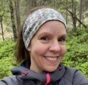 Et bilde som inneholder person, Menneskeansikt, tre, smil

KI-generert innhold kan v&aelig;re feil.