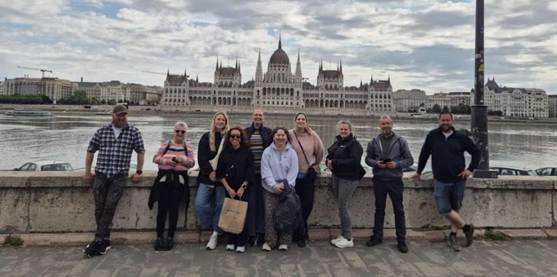 Et bilde som inneholder sky, utend&oslash;rs, himmel, kl&aelig;r

Automatisk generert beskrivelse